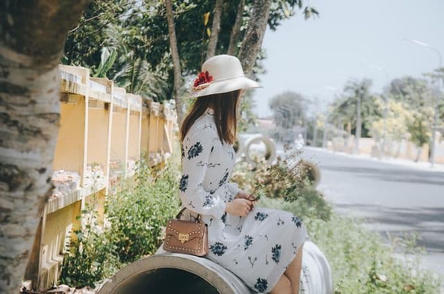 girl sitting on road side